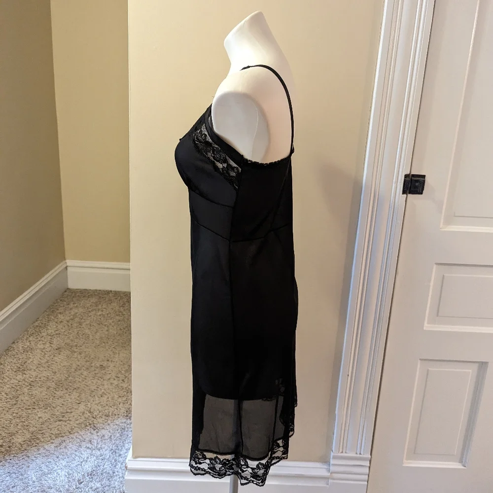 Vintage black fitted dress slip with pretty lace trim size S - Picture 2 of 7